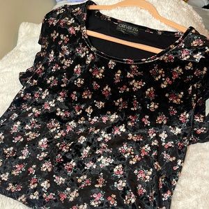 Forever 21+ black velvet style flowered top (Size: 2X)